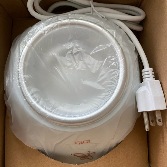 New/Never Used - GiGi WAX Warmer - Picture 2 of 4